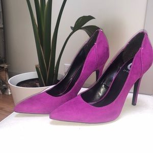 Size 10 fuchsia stiletto Guess heels
